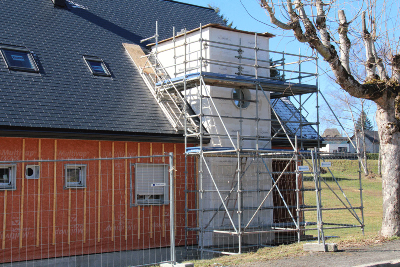 Préparation d'un mur à ossature bois pour recevoir un parement minéral collé