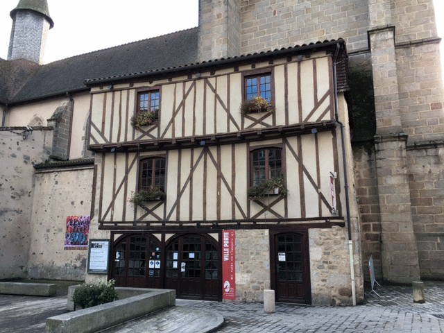 RESTAURATION DES CENTRES BOURGS AVEC DU BOIS LOCAL RESTAURATION DES CENTRES BOURGS AVEC DU BOIS LOCAL