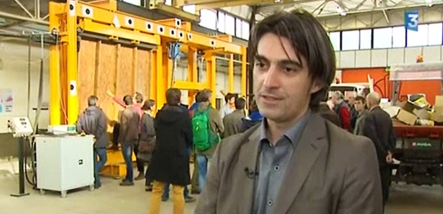 Octavian Pop, Responsable scientifique, répond aux questions de France 3 Limousin lors des  Rencontres nationales de la construction paille d'Egletons.