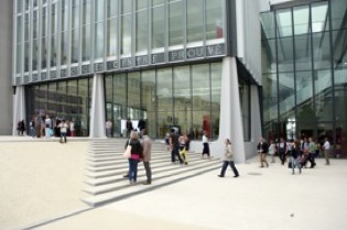 Centre Prouvé : le nouveau centre est pratique et très facilement accessible. FBC a le projet d’ériger sur le parvis, pour la durée du Forum, l’abri de Bertrichamps conçu par Studiolada avec l’ingénieur Nicolas Barthes. © DR Centre Prouvé : le nouveau centre est pratique et très facilement accessible. FBC a le projet d’ériger sur le parvis, pour la durée du Forum, l’abri de Bertrichamps conçu par Studiolada avec l’ingénieur Nicolas Barthes. © DR