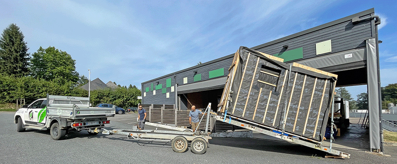 MURS OSSATURE BOIS SUR REMORQUE : chargement sans moyen de levage MURS OSSATURE BOIS SUR REMORQUE : chargement sans moyen de levage