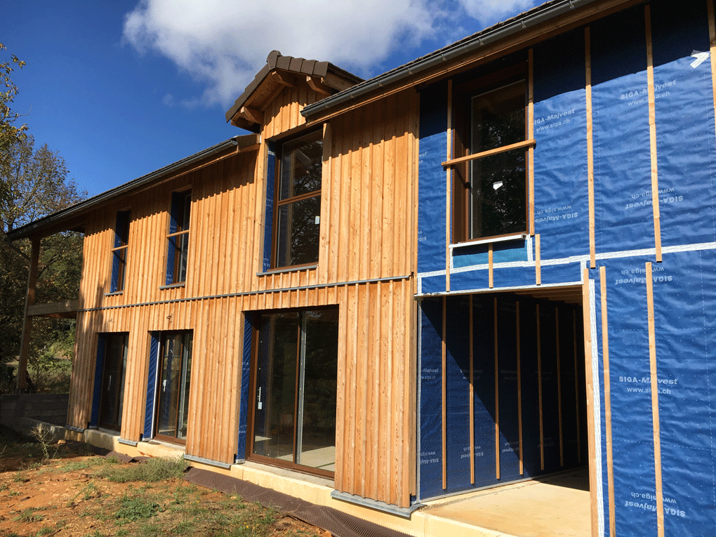 Etanchéité à l'air avec le pare-pluie ; Ventilation haute et basse du bardage : les points clés d'un bon parement Etanchéité à l'air avec le pare-pluie ; Ventilation haute et basse du bardage : les points clés d'un bon parement