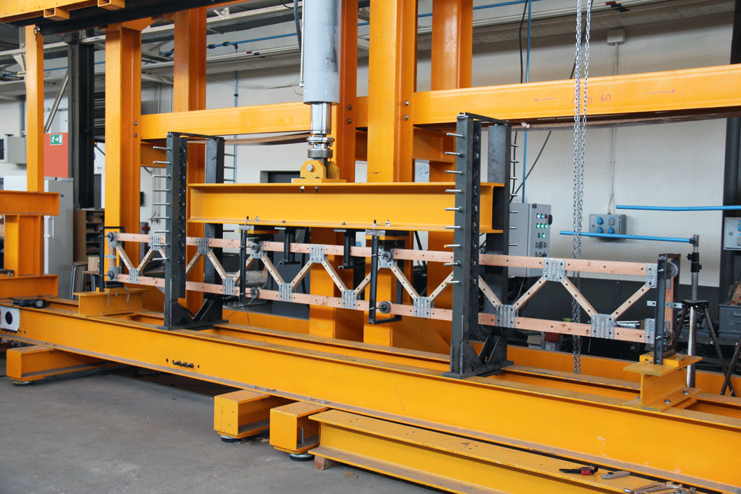 Test de poutres, de murs, de systèmes d'étanchéité ... Test de poutres, de murs, de systèmes d'étanchéité ...