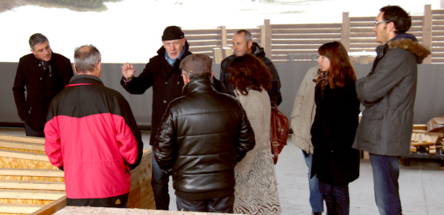 Les participants (Bailleurs sociaux, CAUE, DDT, Dréal…) à la journée rénovation bois en commande publique ont montré beaucoup d'intérêt pour l'ossature bois. Les participants (Bailleurs sociaux, CAUE, DDT, Dréal…) à la journée rénovation bois en commande publique ont montré beaucoup d'intérêt pour l'ossature bois.