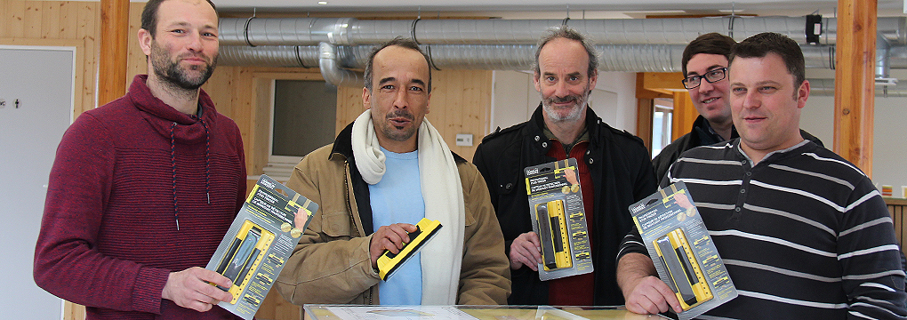 Les stagiaires de Bois PE reçoivent un détecteur de montants Les stagiaires de Bois PE reçoivent un détecteur de montants